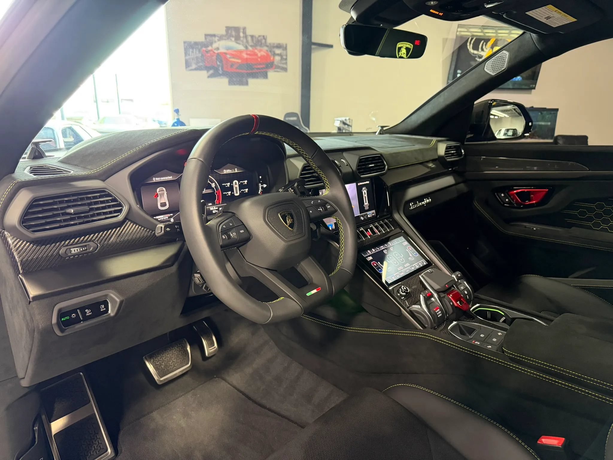 Used 2024 Lamborghini Urus Performante AWD/4WD image 25