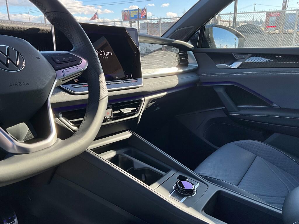 New 2026 Volkswagen Tiguan SE R-Line image 19