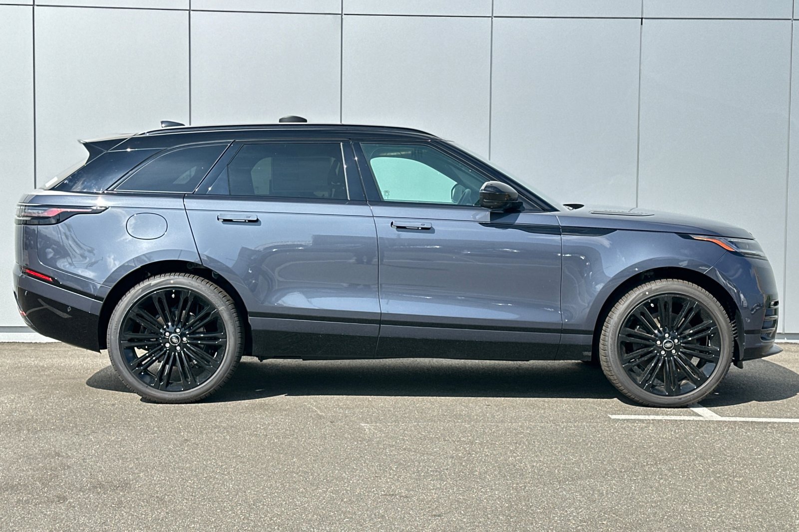 New 2026 Land Rover Range Rover Velar Dynamic SE image 6