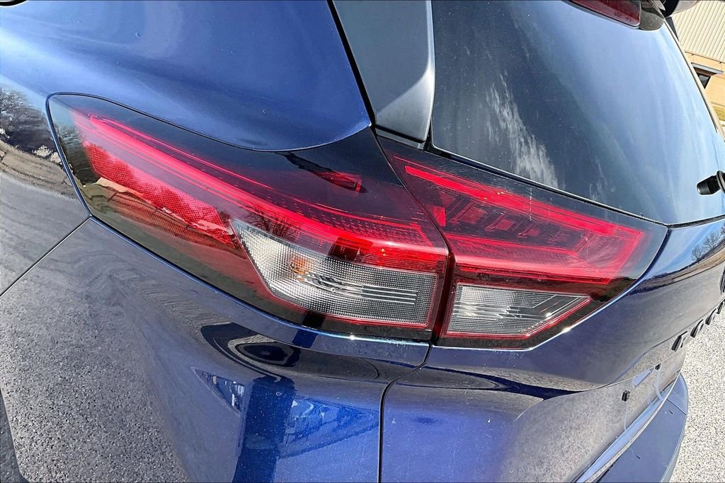 Used 2025 Nissan Rogue SV image 28