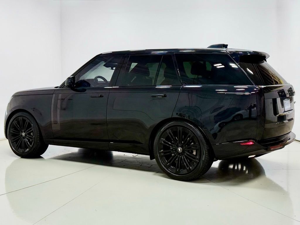 Used 2023 Land Rover Range Rover SE image 2