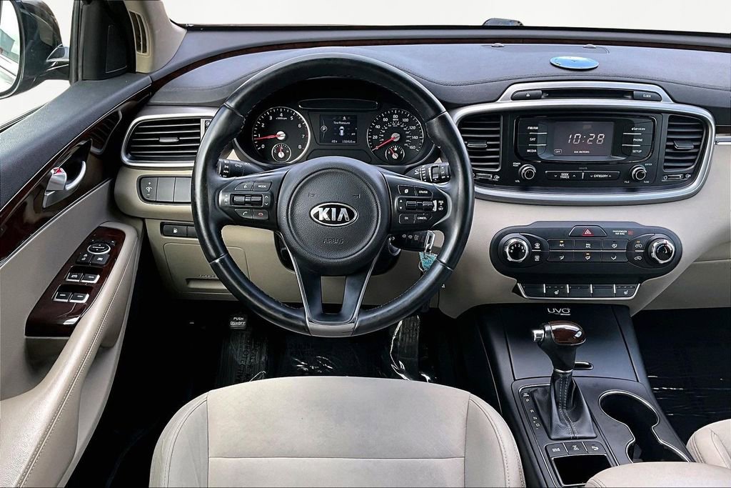 Used 2016 Kia Sorento LX w/ LX Convenience Package image 5
