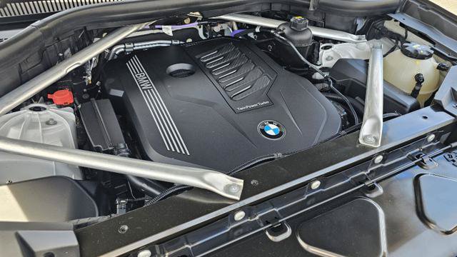 Used 2022 BMW X5 xDrive40i w/ Executive Package AWD/4WD image 11