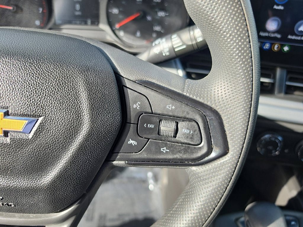Used 2025 Chevrolet Trax LS w/ LS Convenience Package FWD image 11
