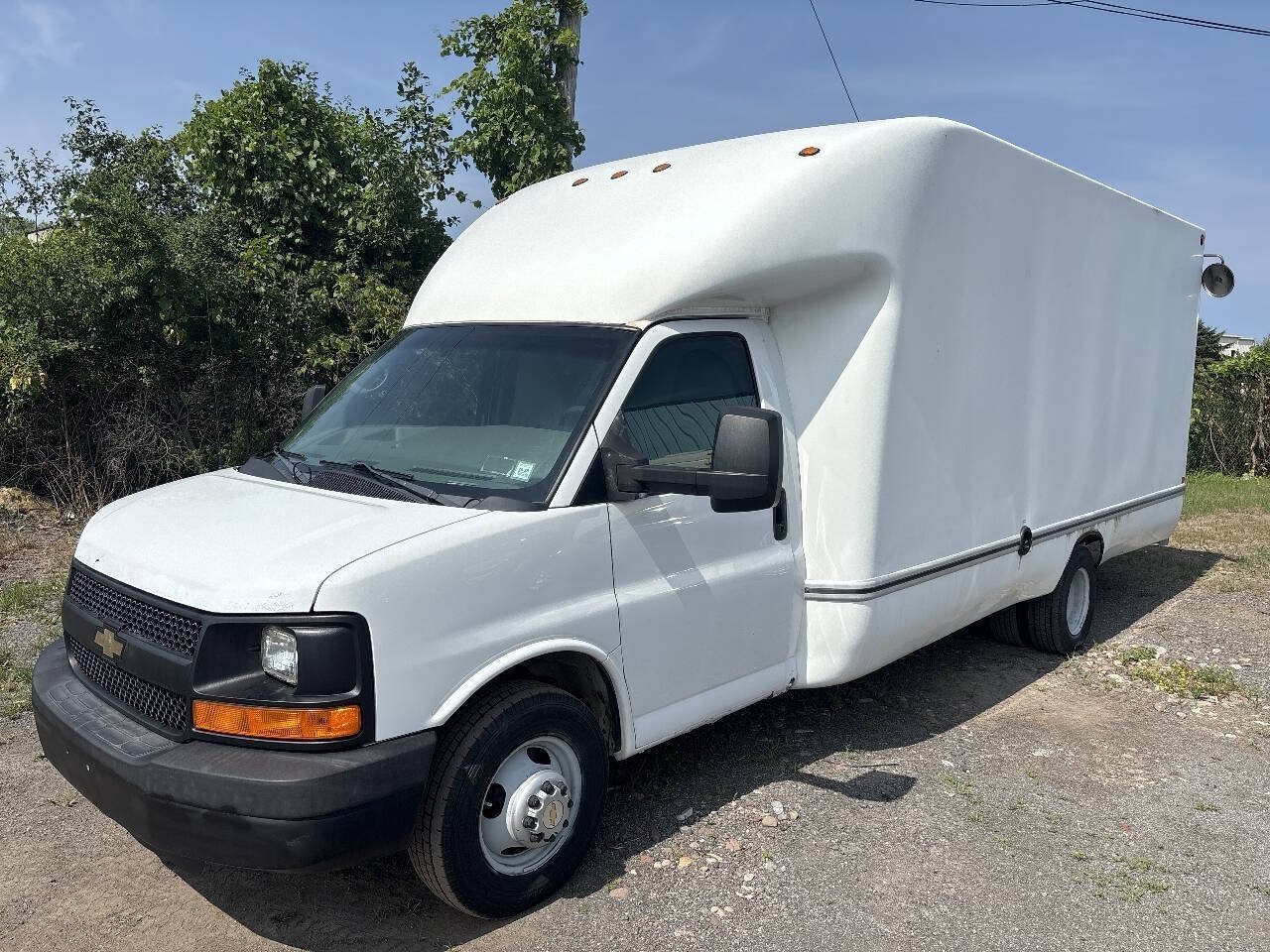 Used 2014 Chevrolet Express 3500 Extended RWD image 2