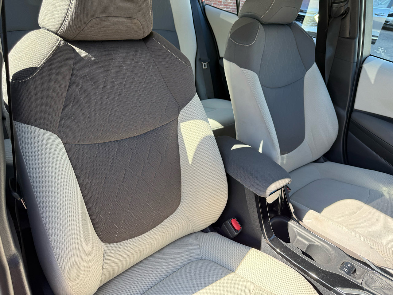 Used 2020 Toyota Corolla LE image 9