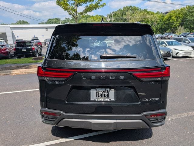 Used 2025 Lexus LX 700h Luxury AWD/4WD image 4