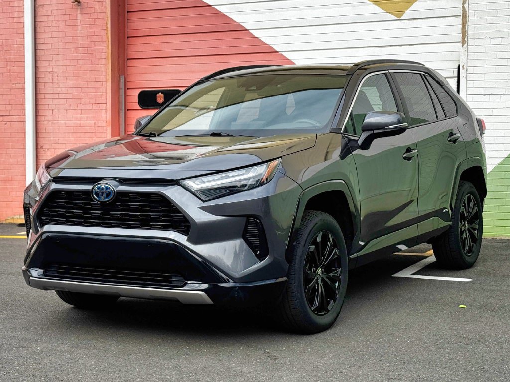 Used 2022 Toyota RAV4 SE w/ Convenience Package AWD/4WD image 2