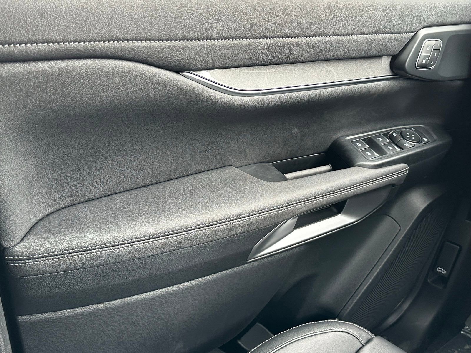 Used 2025 Ford Ranger Lariat w/ FX4 Off-Road Package AWD/4WD image 32