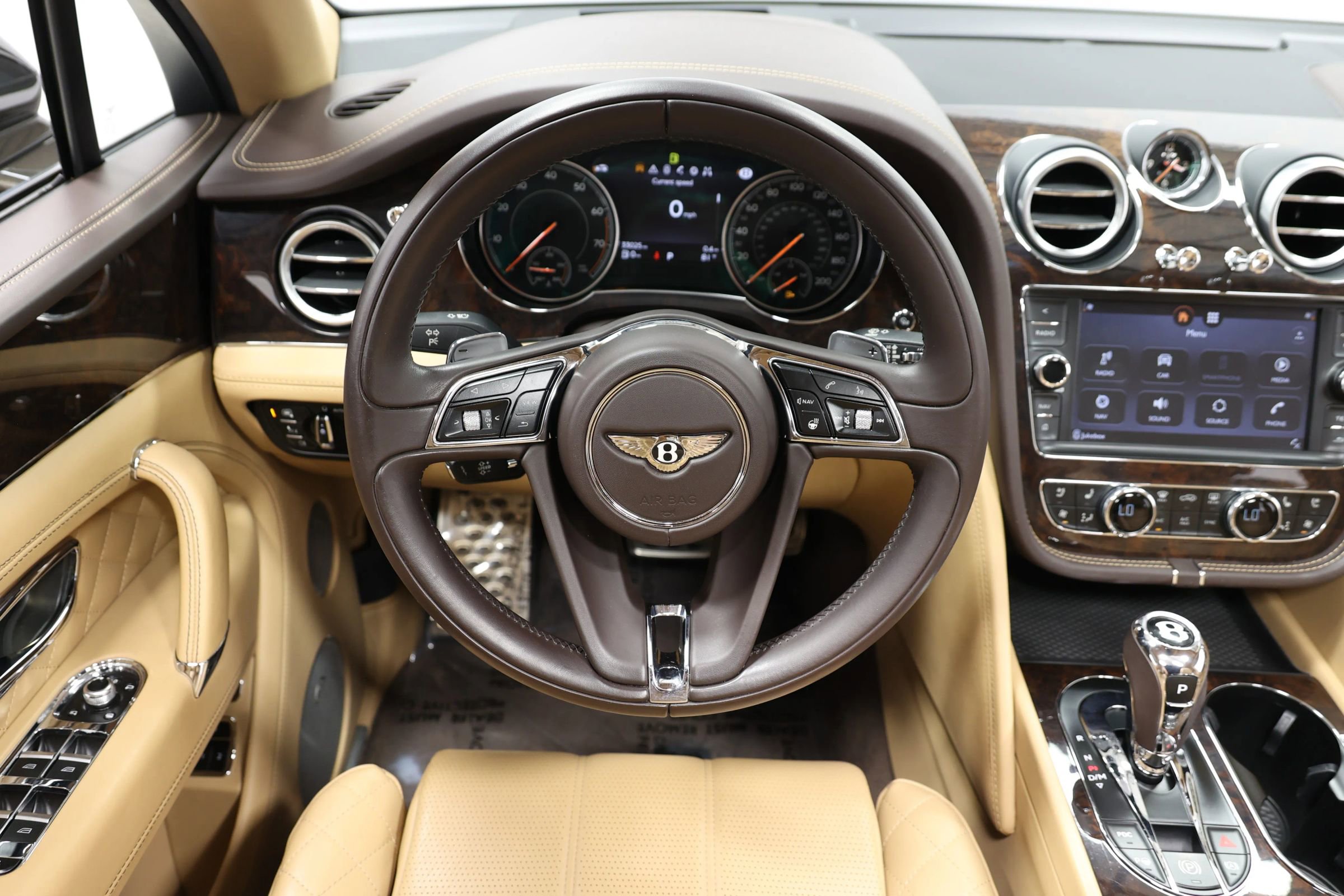 Used 2018 Bentley Bentayga AWD/4WD image 26
