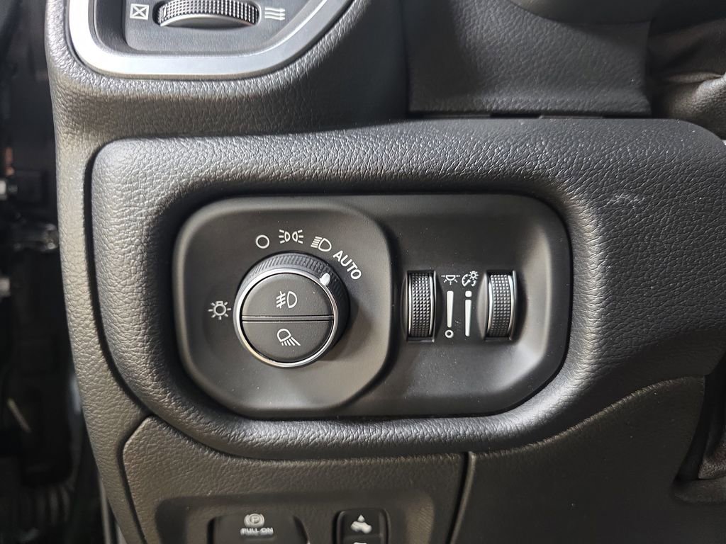 Used 2019 RAM 1500 Big Horn AWD/4WD image 25