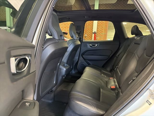 Used 2020 Volvo XC60 T6 Momentum w/ Protection Package image 28