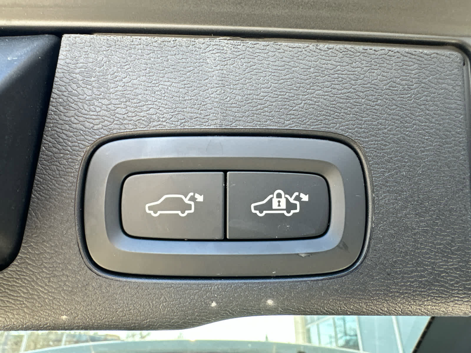 Used 2025 Volvo XC60 B5 Plus image 28