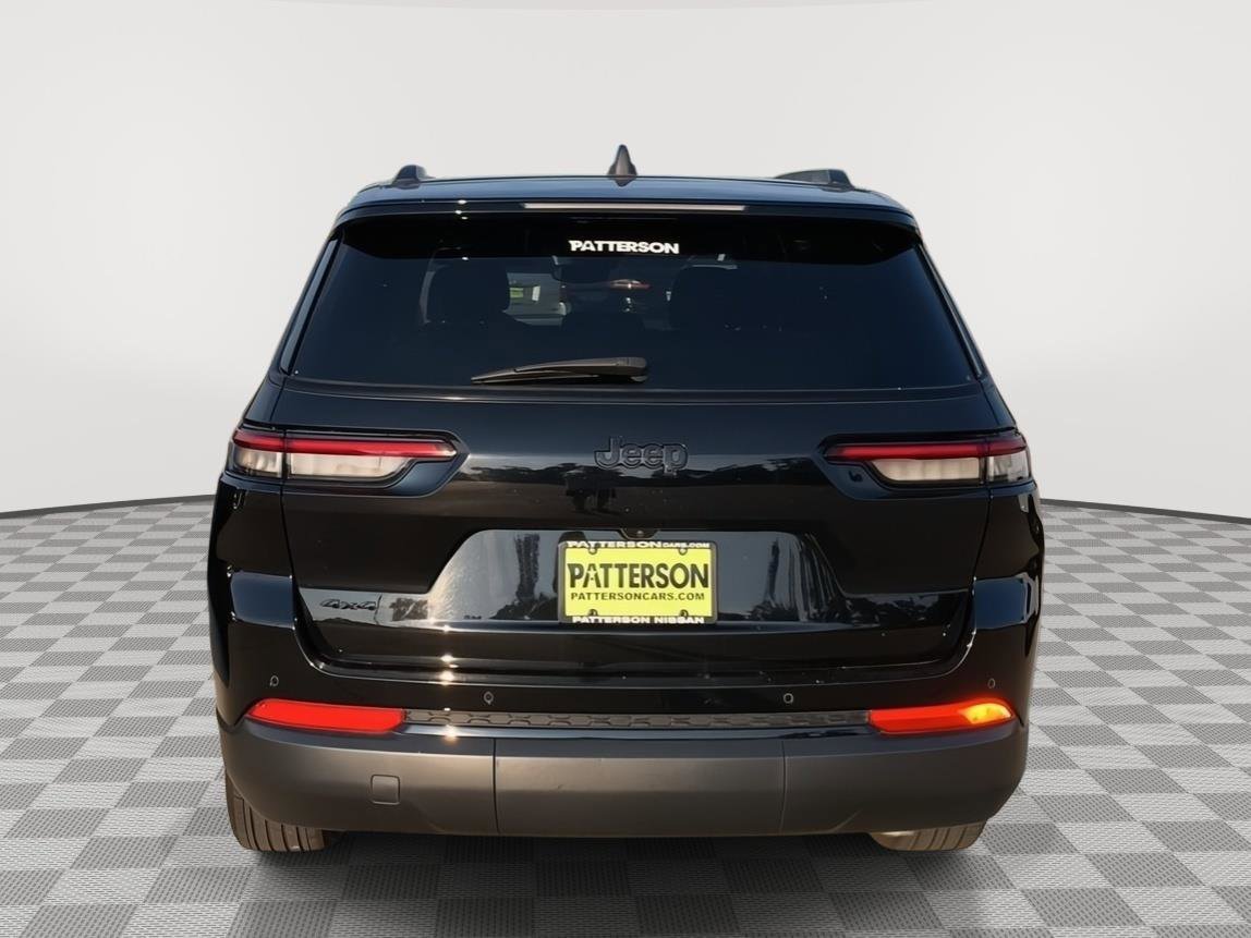 Used 2024 Jeep Grand Cherokee L Laredo image 3
