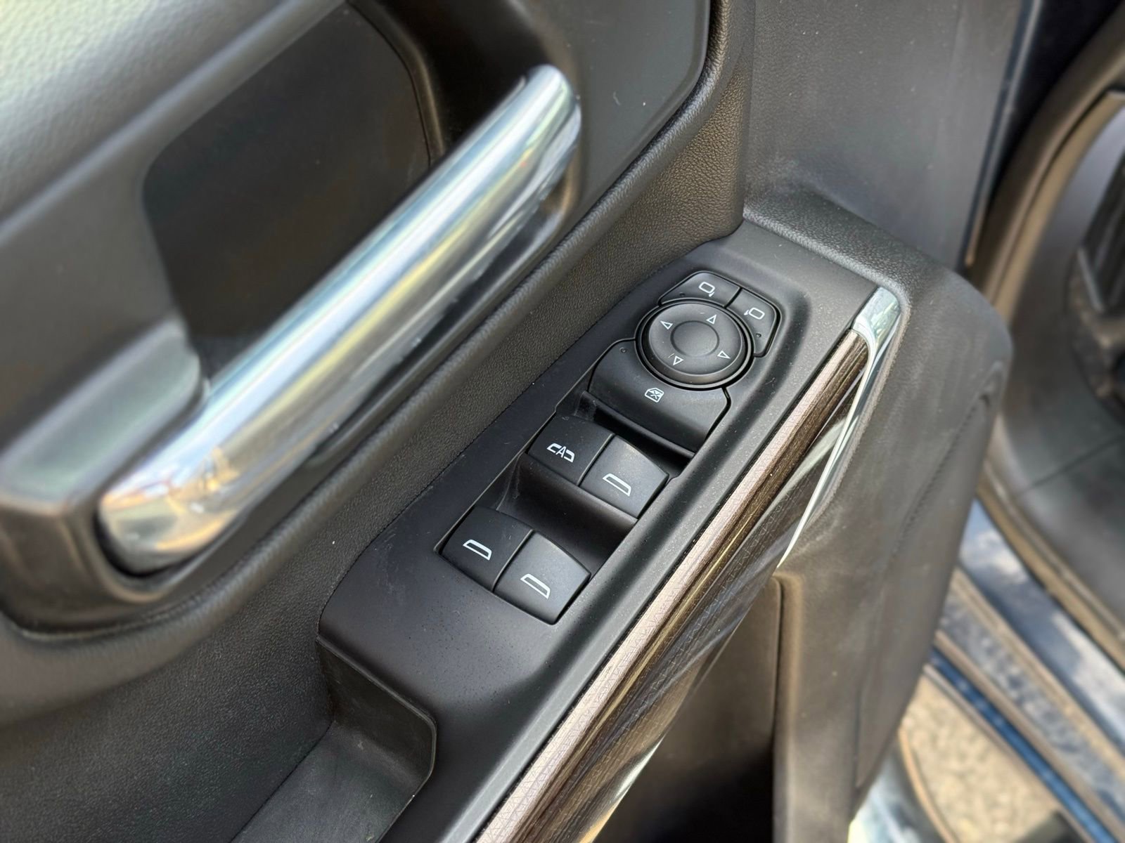 Used 2021 Chevrolet Silverado 1500 LT w/ Z71 Off-Road Package image 9