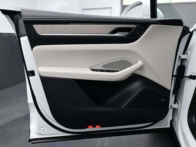 New 2026 Porsche Macan Turbo Electric image 7