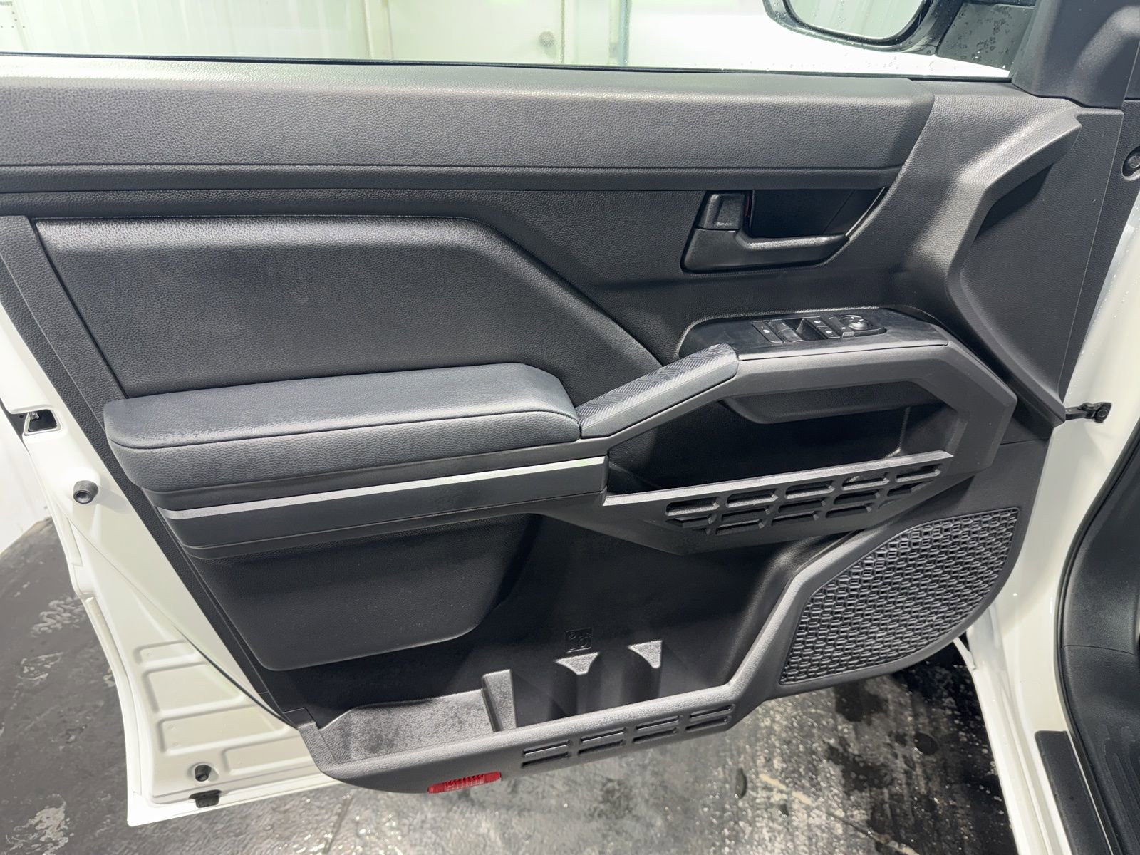 Used 2025 Toyota Tacoma SR image 13