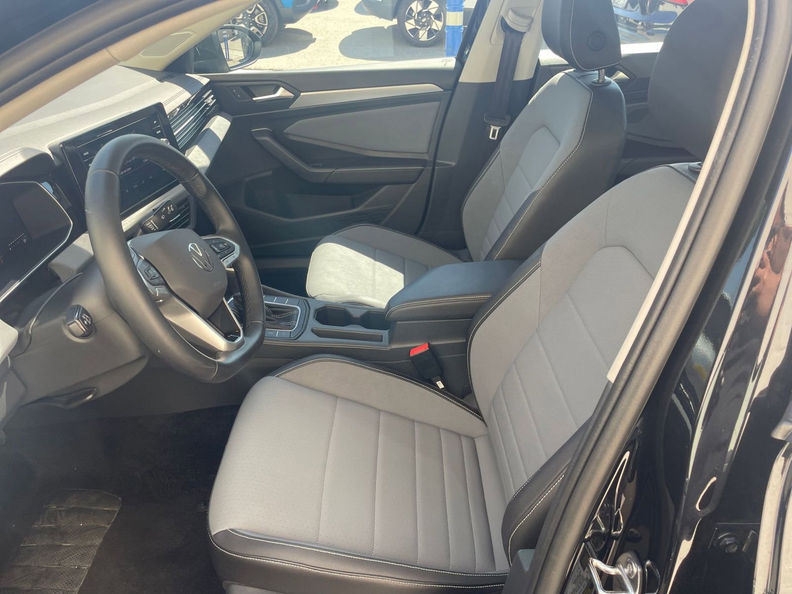 Used 2025 Volkswagen Jetta SE image 27