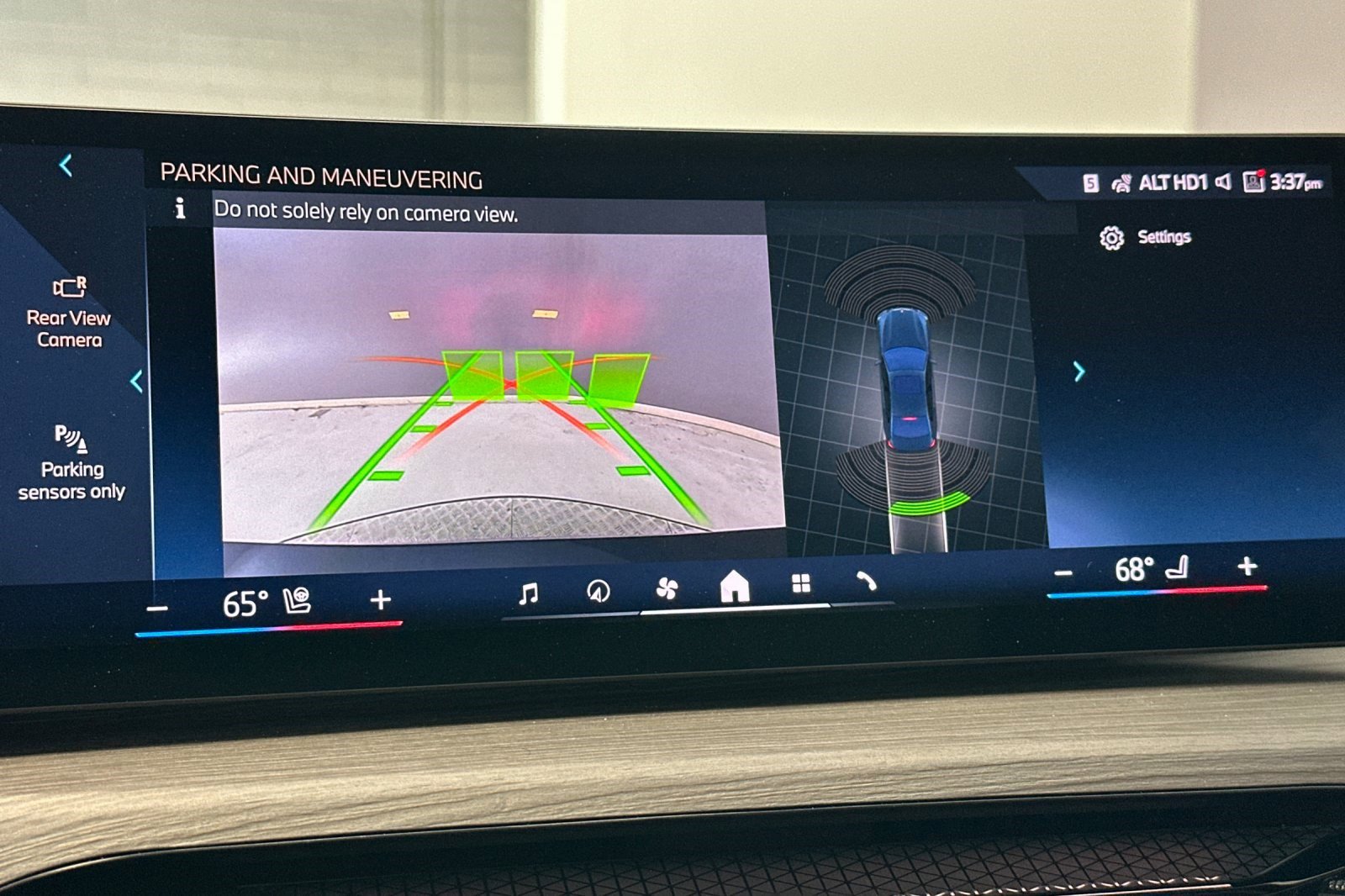 New 2026 BMW 330i Sedan w/ Convenience Package image 23