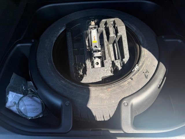 Used 2013 Jeep Grand Cherokee Overland Summit AWD/4WD image 29
