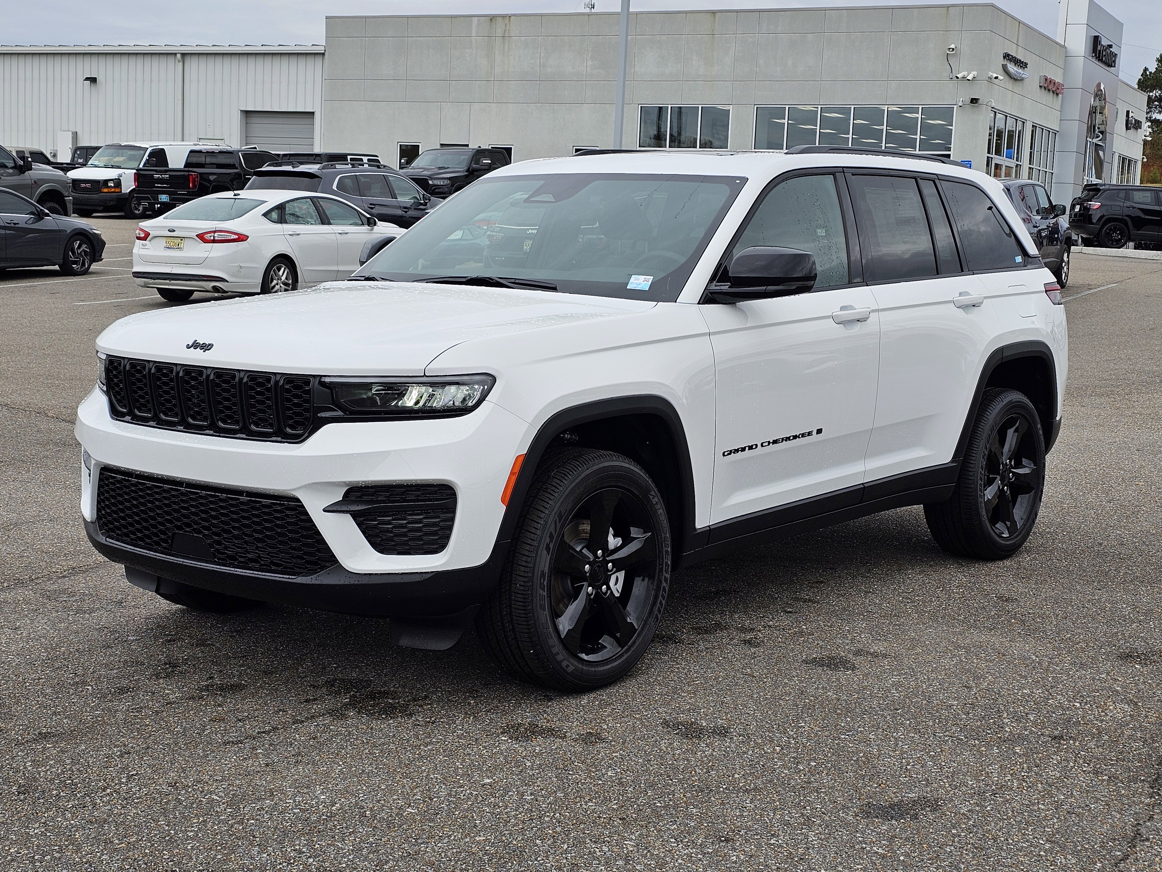 New 2025 Jeep Grand Cherokee Altitude image 1