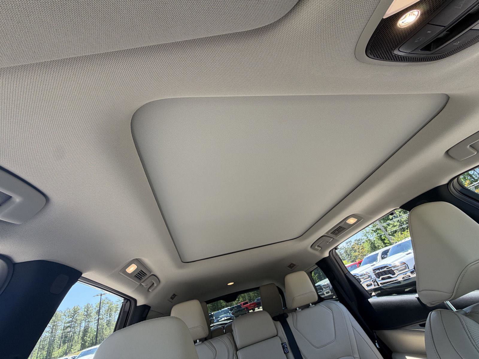 Used 2024 INFINITI QX60 Sensory w/ Vision Package AWD/4WD image 22