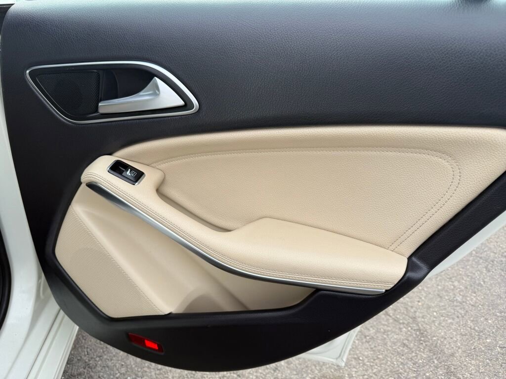 Used 2015 Mercedes-Benz CLA 250 4MATIC image 23