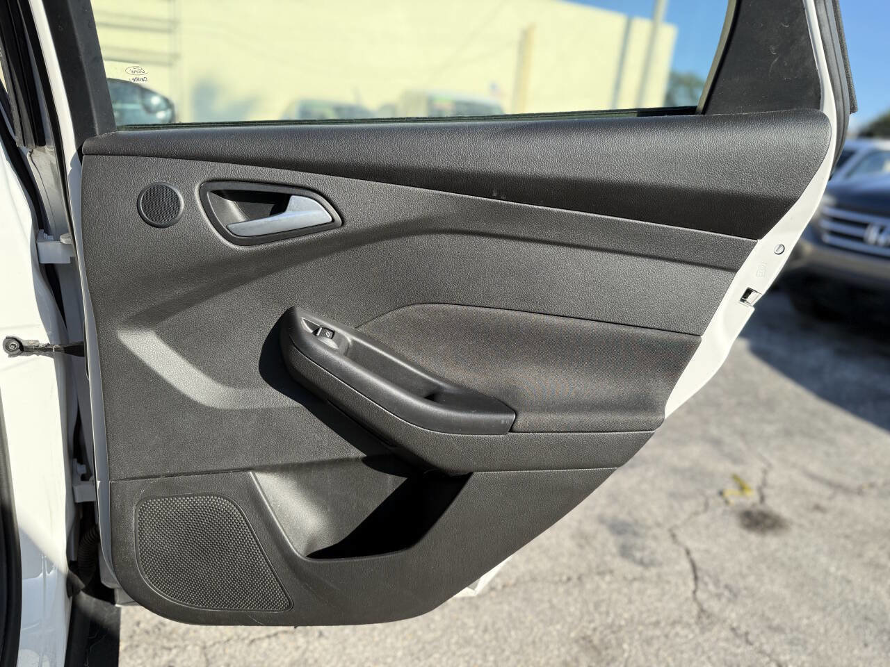 Used 2015 Ford Focus Titanium FWD image 23