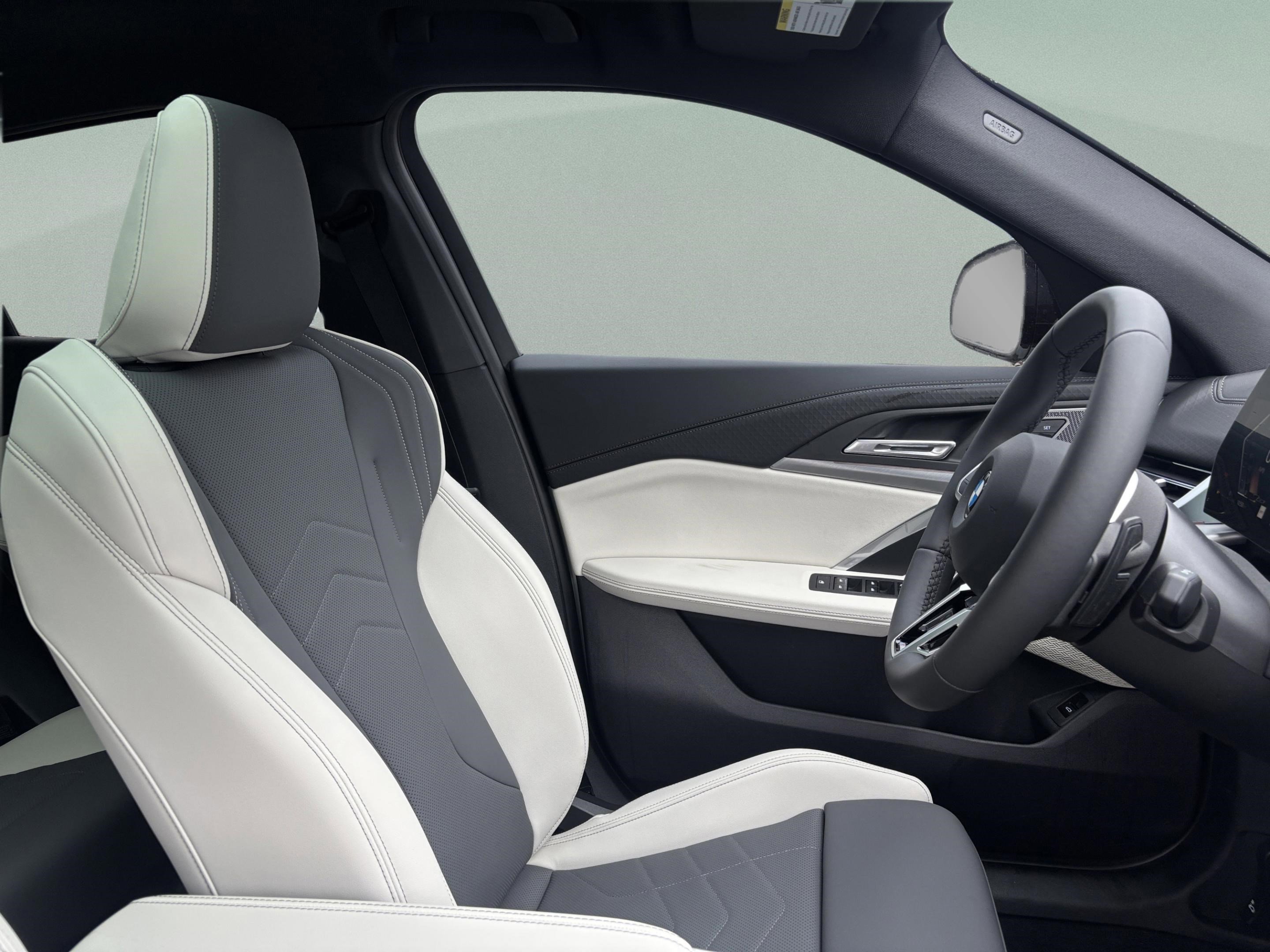 Used 2026 BMW X2 xDrive28i w/ Technology Package image 17