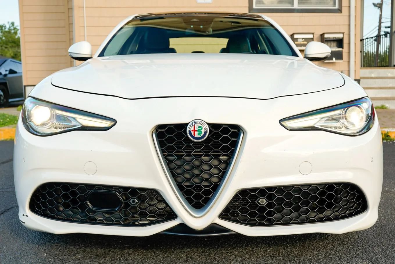 Used 2017 Alfa Romeo Giulia AWD image 2