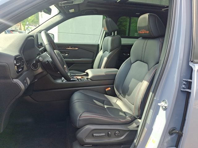 Certified 2025 Honda Pilot TrailSport image 14
