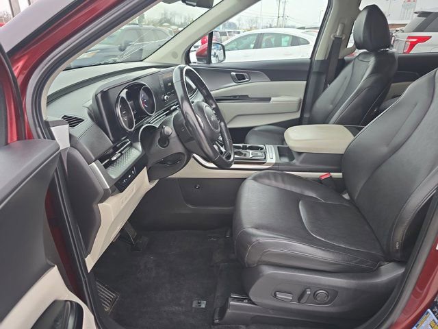 Used 2023 Kia Carnival LX image 24