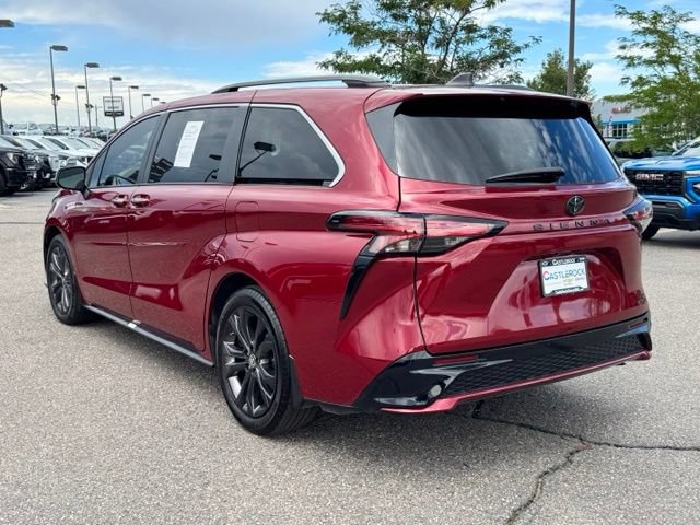 Used 2024 Toyota Sienna XSE FWD image 3