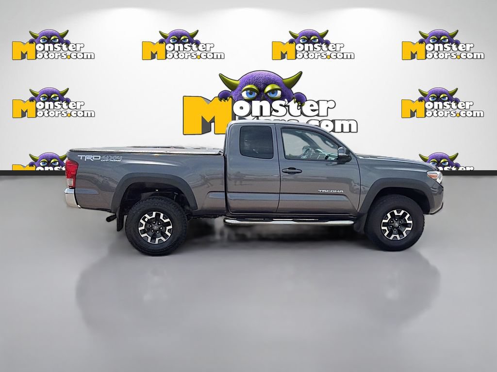 Used 2017 Toyota Tacoma TRD Off-Road AWD/4WD image 4