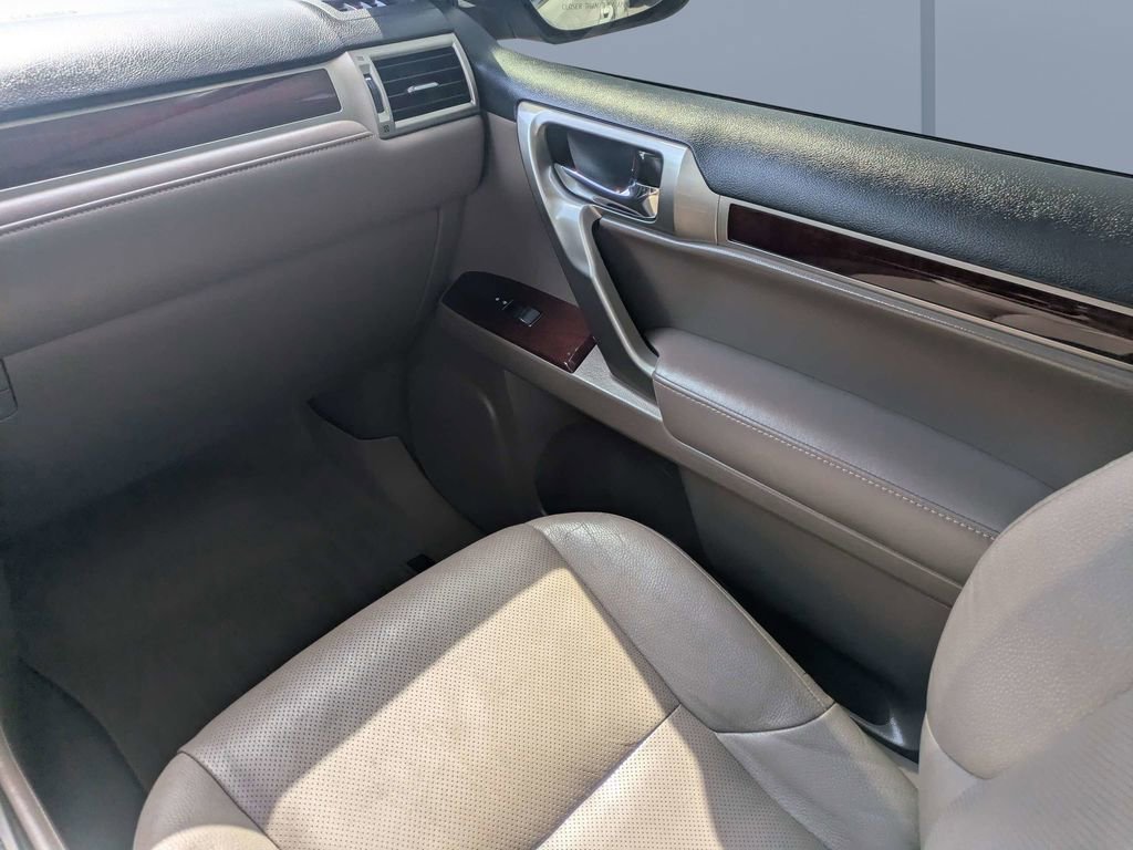 Used 2018 Lexus GX 460 Premium AWD/4WD image 16