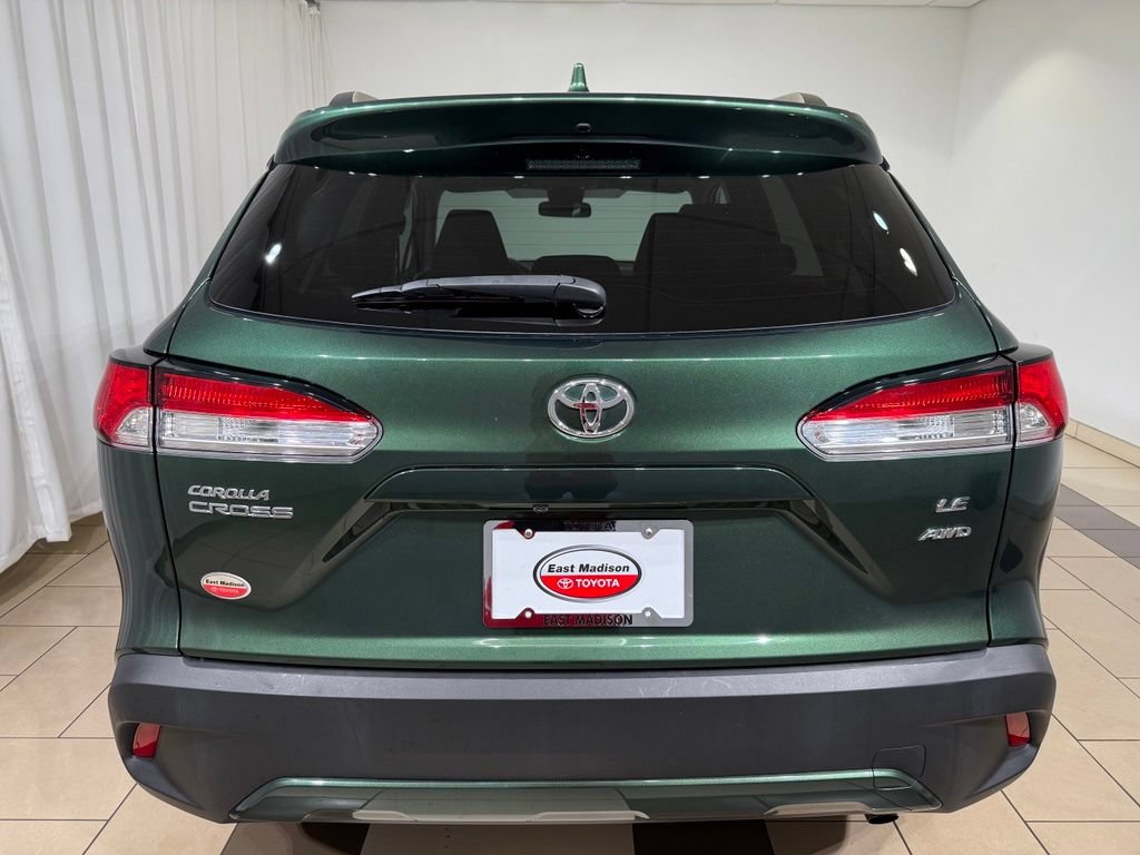 Certified 2022 Toyota Corolla Cross LE w/ Moonroof Package AWD/4WD image 4