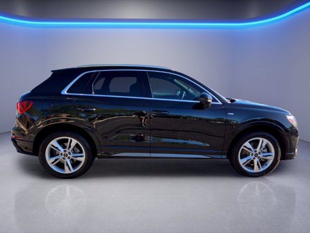 Used 2024 Audi Q3 2.0T Premium w/ Convenience Package AWD/4WD image 3