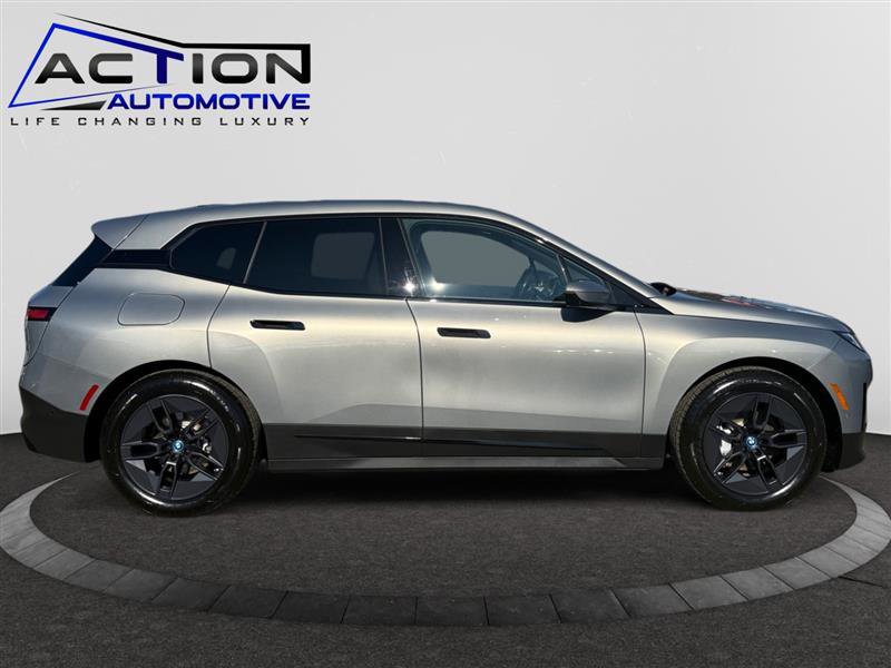 Used 2023 BMW iX xDrive50 w/ Premium Package image 9