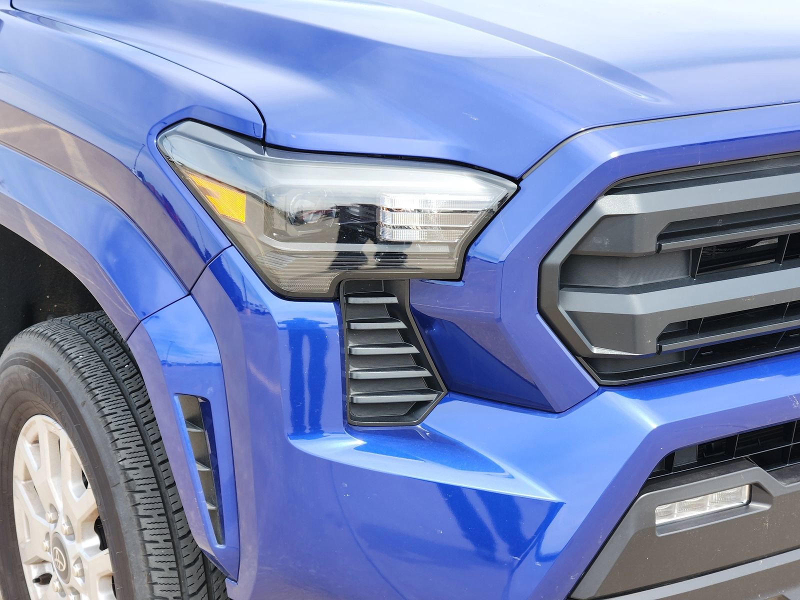 Used 2025 Toyota Tacoma SR5 image 10