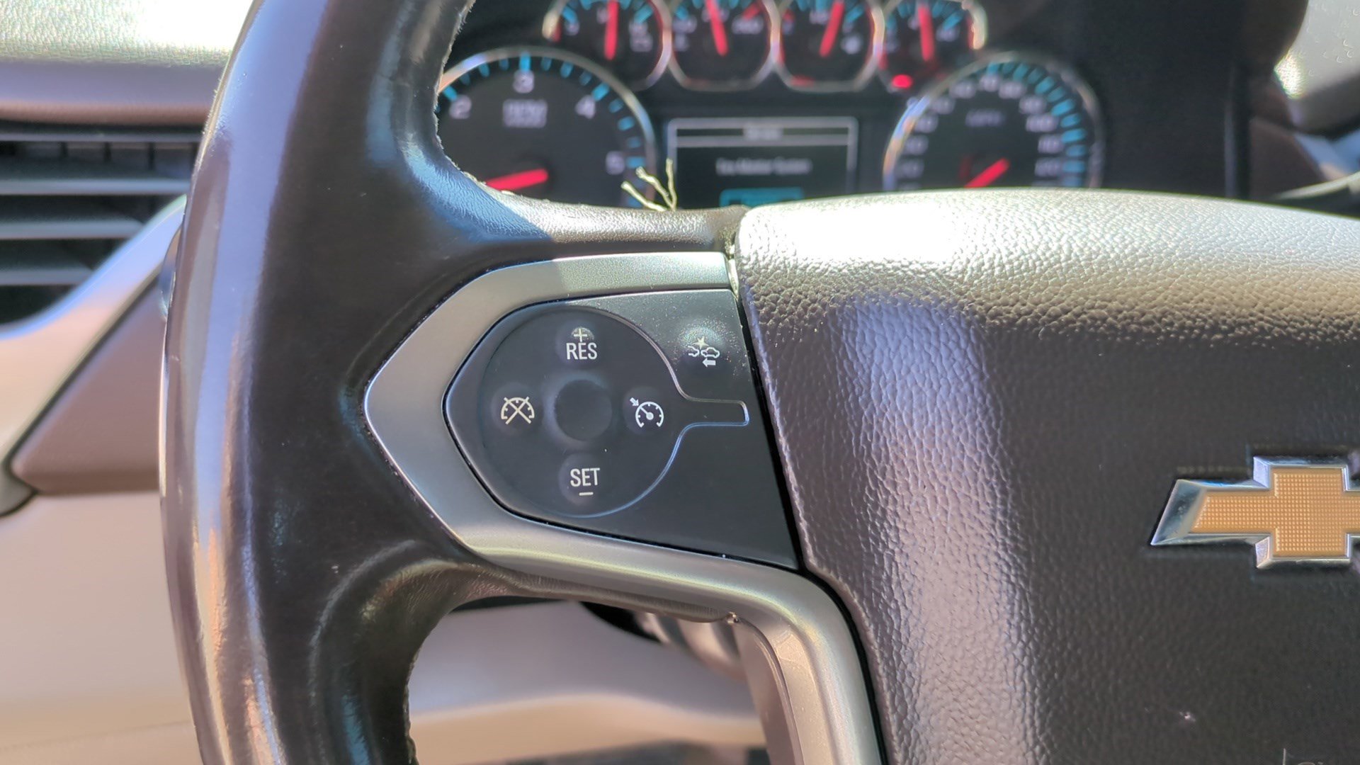 Used 2019 Chevrolet Suburban LT RWD image 17