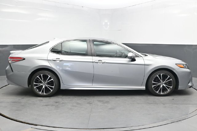 Used 2019 Toyota Camry SE FWD image 9