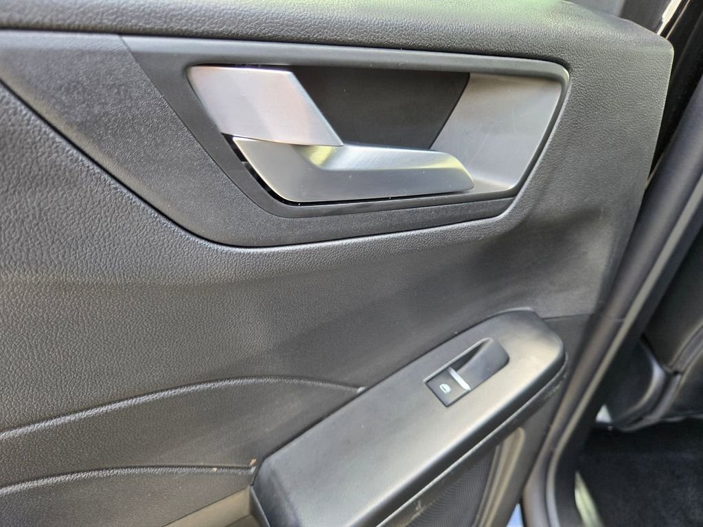 Used 2025 Ford Escape ST-Line FWD image 28