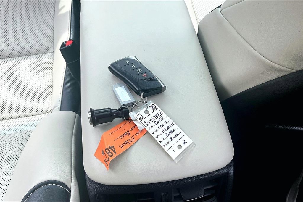 Used 2025 Lexus ES 300h w/ Premium Package FWD image 14