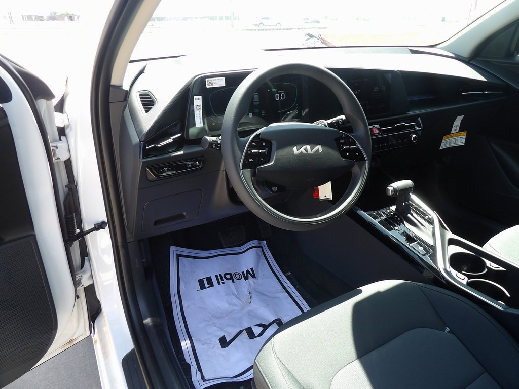 New 2025 Kia Niro LX image 10