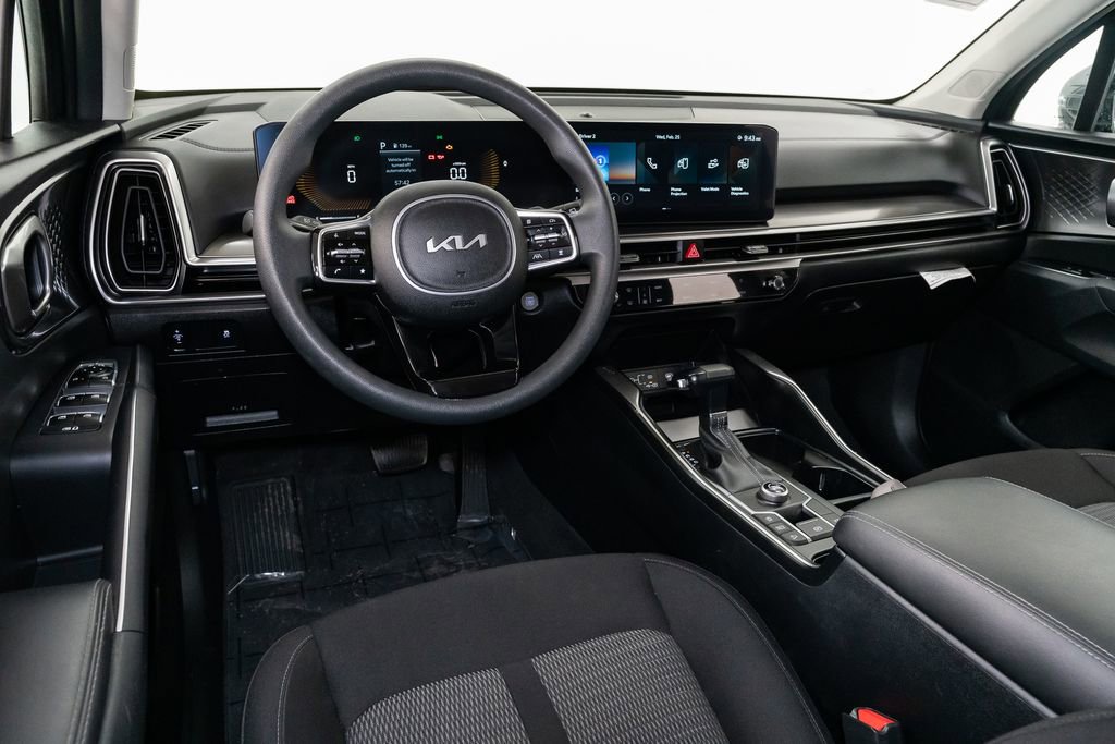 Certified 2025 Kia Sorento LX FWD image 7