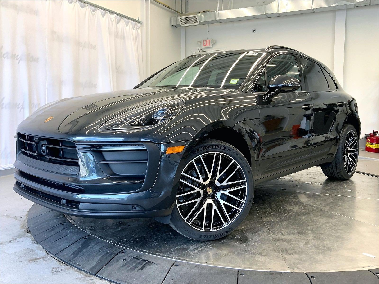 Certified 2026 Porsche Macan AWD/4WD image 1