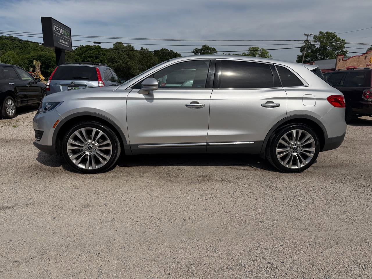 Used 2016 Lincoln MKX Reserve w/ Climate Package AWD/4WD image 2