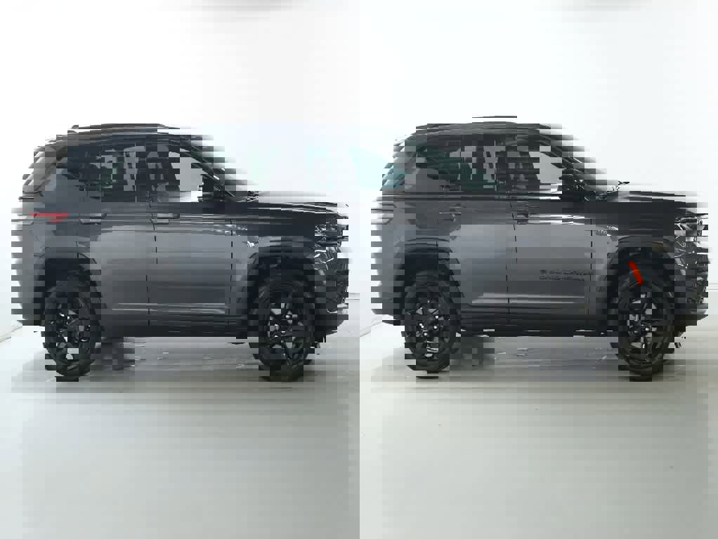 Certified 2024 Jeep Grand Cherokee Altitude image 11