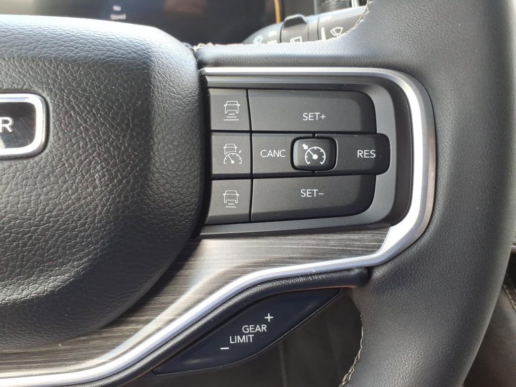 Used 2024 Jeep Wagoneer L Series II image 22