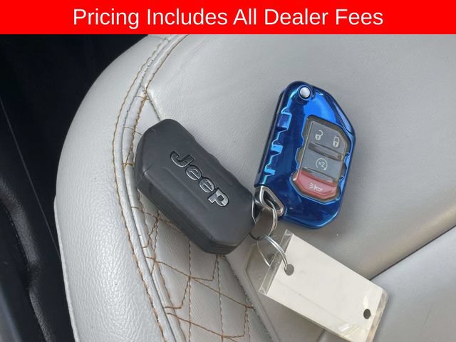 Used 2022 Jeep Wrangler Unlimited Sahara AWD/4WD image 35